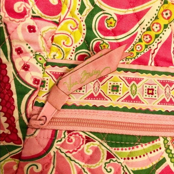 Like New Vera Bradley Crossbody Purse; Pinwheel Pink Pattern - Picture 5 of 8